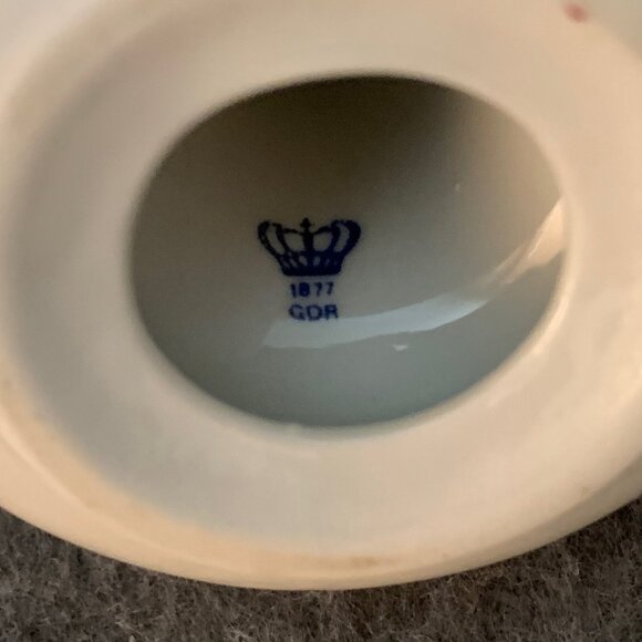 Vintage 1877 GDR Porcelain Ring Holder - Picture 4 of 4